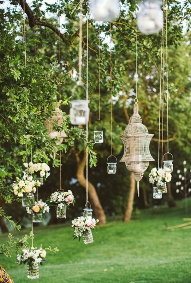 زينة متدلية من الاشجار