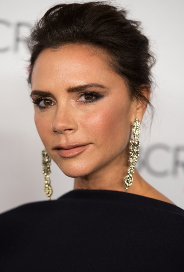  مكياج مميز مع الايلاينر المات من وحي فيكتوريا بيكهام