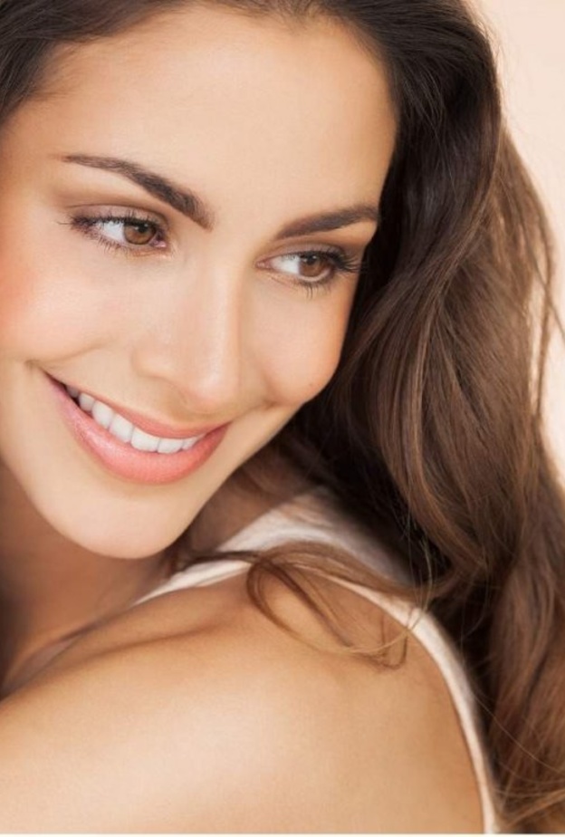 يساعد على ترطيب البشرة وتوحيد لونها 