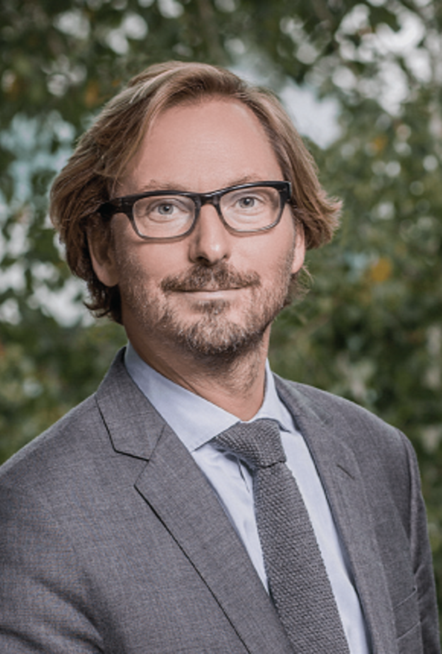 إسوار "أيزون" Ison من الذهب الأبيض والوردي والياقوت المرصع بتقنية "الترصيع الغامض" والماس