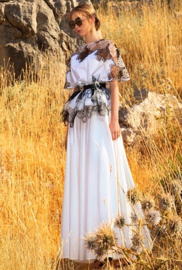 ازياء وقطع مثالية لاخفاء البطن من مجموعات صيف 2021