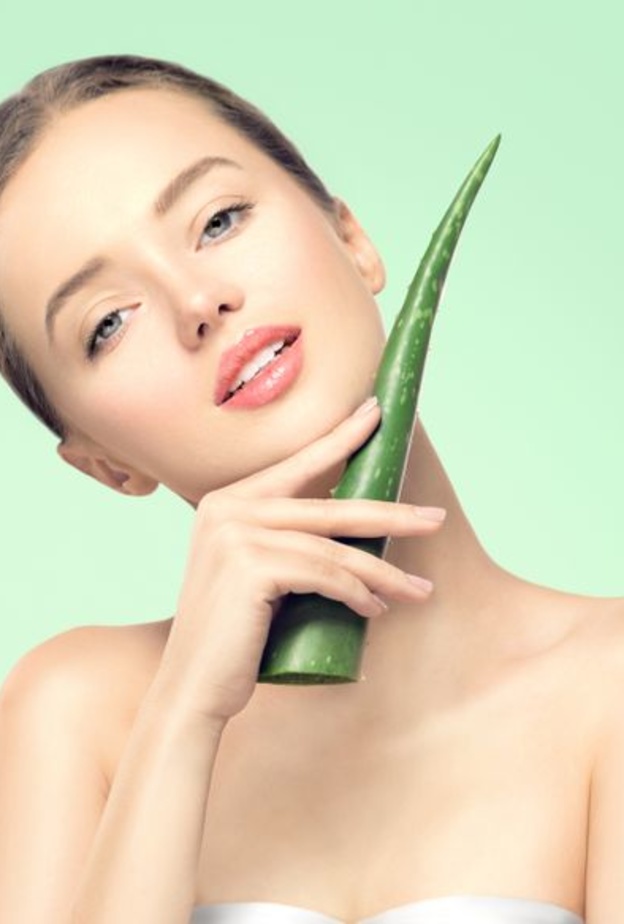 الألوفيرا يعمل على تفتيح البشرة من آثار الشمس