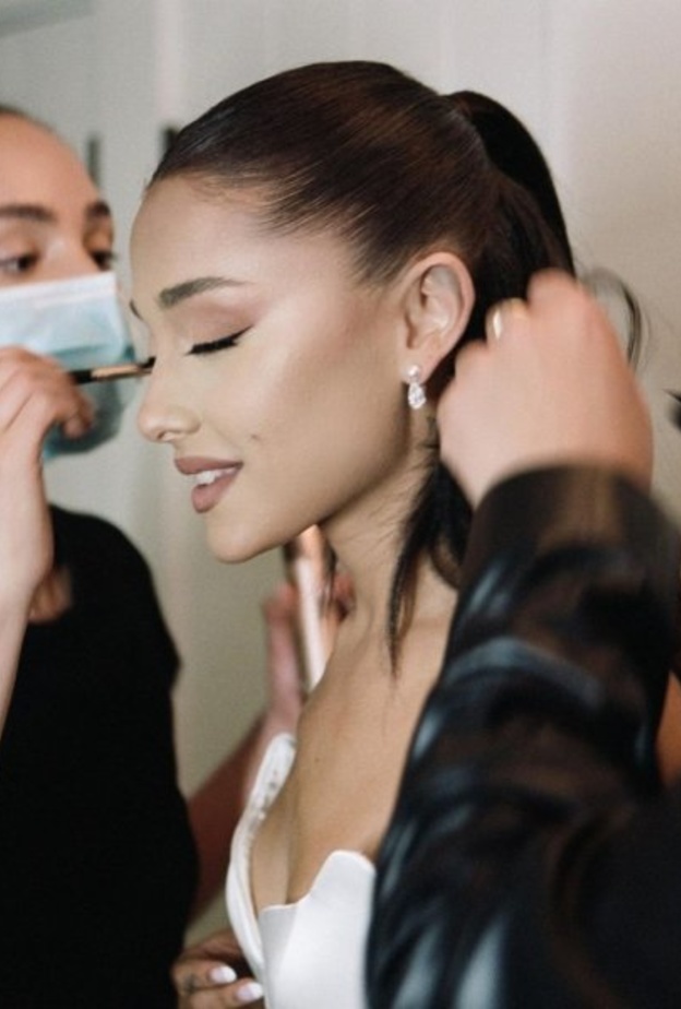 صور جديدة من حفل زفاف أريانا غراندي 