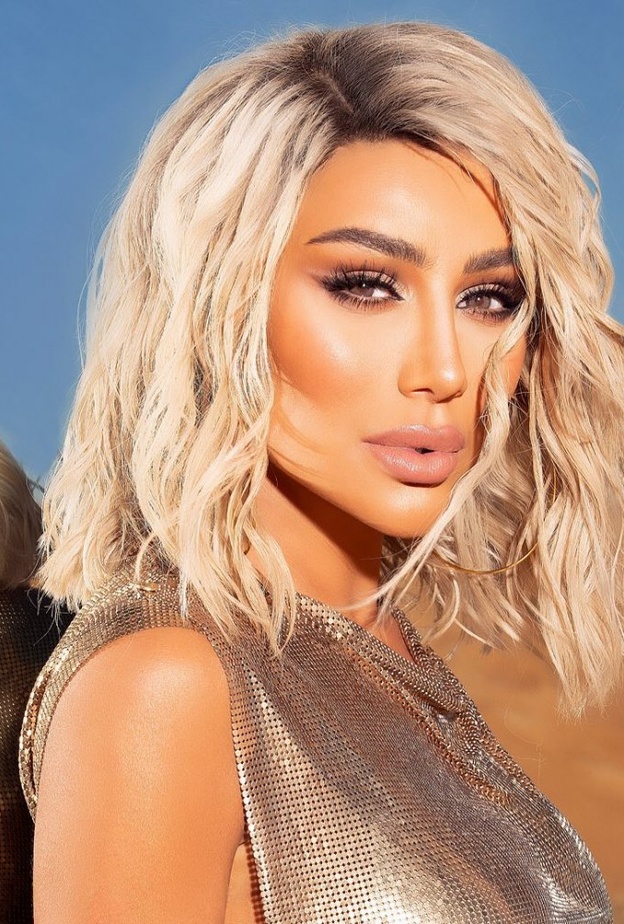  صبغة اللون الأصفر الذهبي مستوحاه من مايا دياب