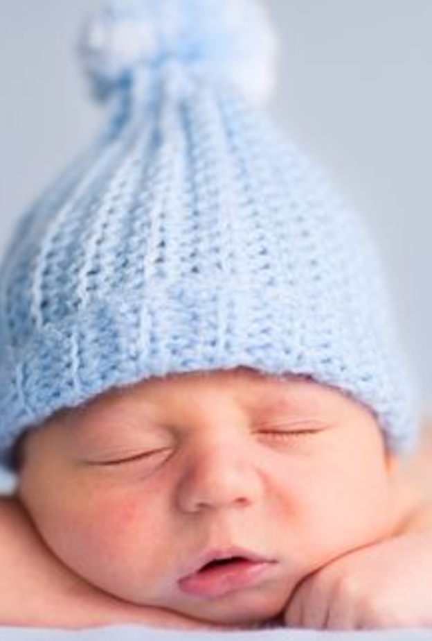 كم ساعة يجب أن ينام الطفل في عمر شهرين