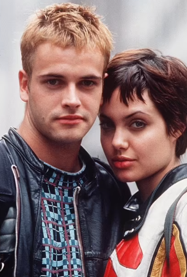 أنجلينا جولي و جوني لي ميلر