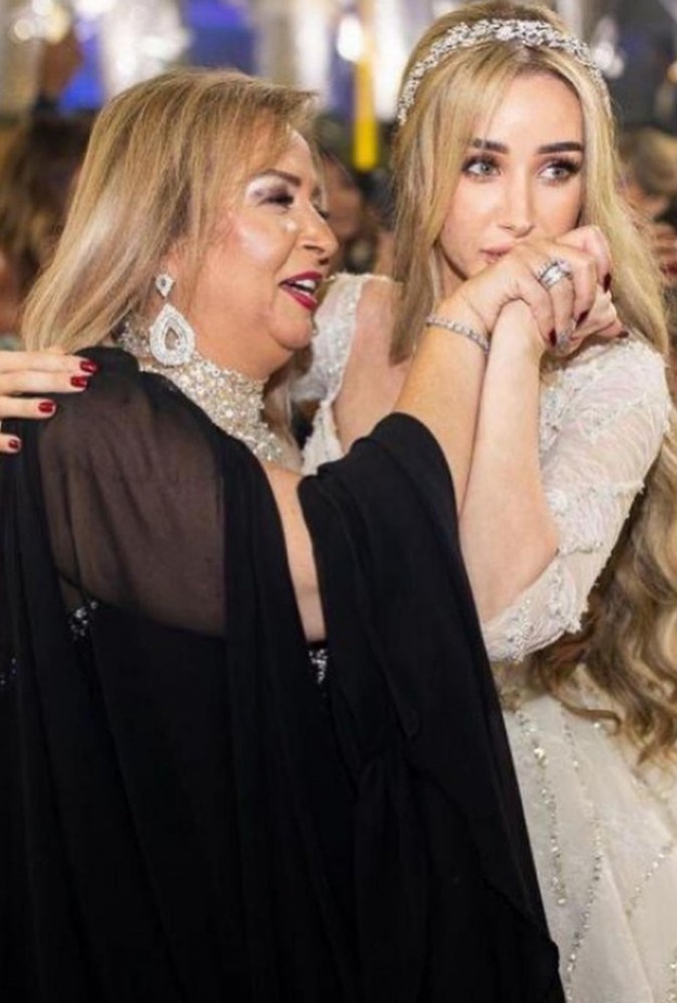 هنا الزاهد ووالدتها