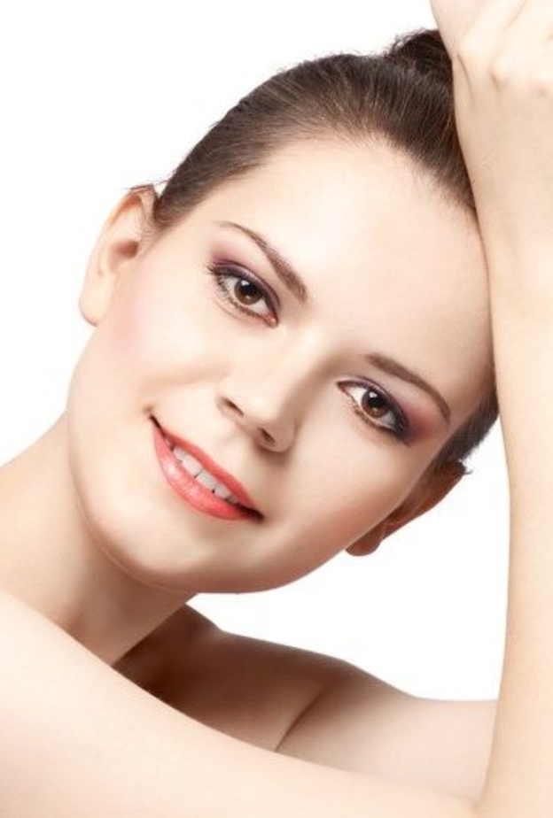 طريقة عمل ماسك الشبة يستلزم ترطيب الجسم بماء الورد بعد الاستحمام وقبل تطبيقها للتخلص من العرق