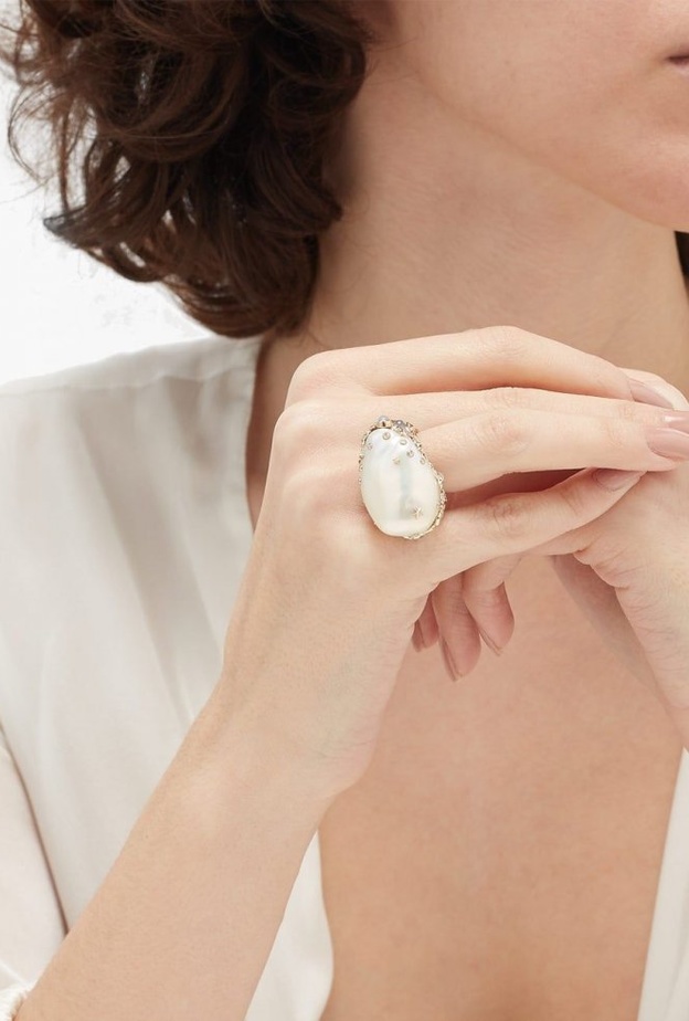 أناقة السهرة بأرقى خواتم اللؤلؤ