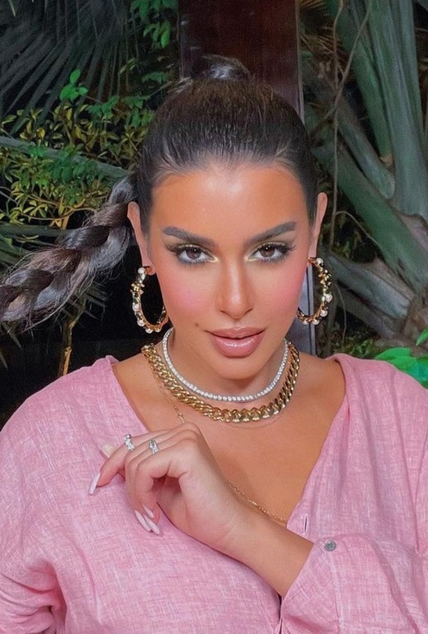 صور ياسمين صبري بـ نيو لوك الضفيرة مع المكياج الغرافيكي