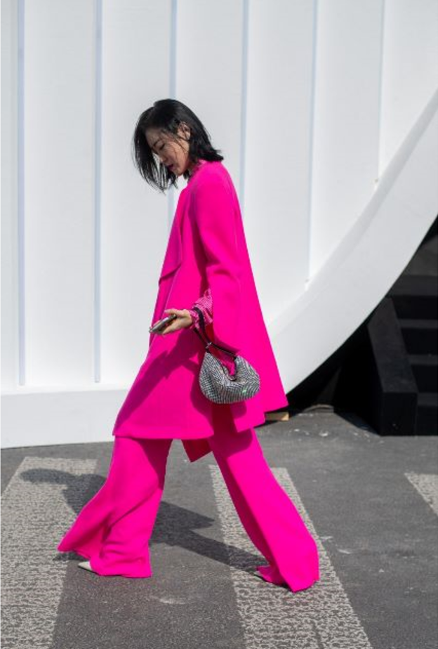 البدلة الأوفر سايز الملوّنة من الصيحات التي تعشقها الفاشينيستا حول العالم