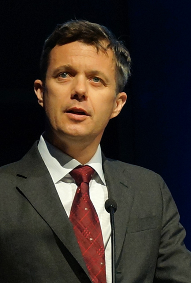 الأمير فريدريك يثني على الذين ساهموا في إنقاذ حياة لاعب كرة القدم كريستيان إريكسن