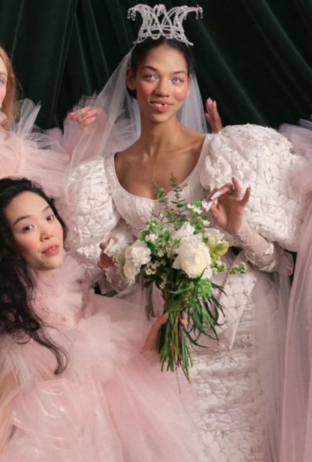 فساتين زفاف باللون الزهري من wiederhoeft