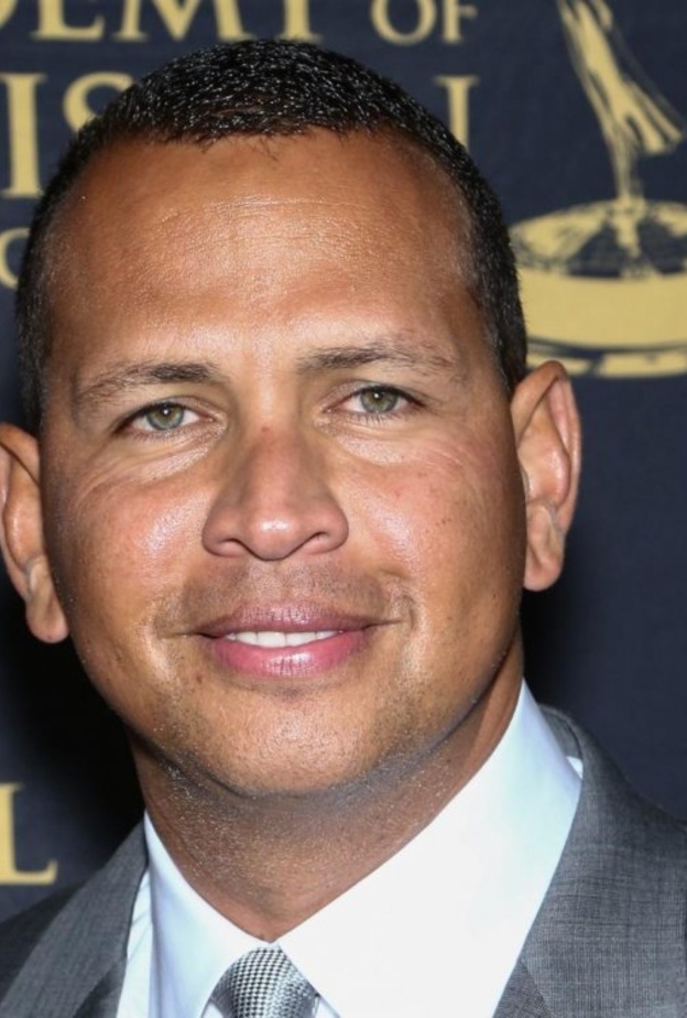  خطيب جينيفر لوبيز السابق في بناية كاتي هولمز