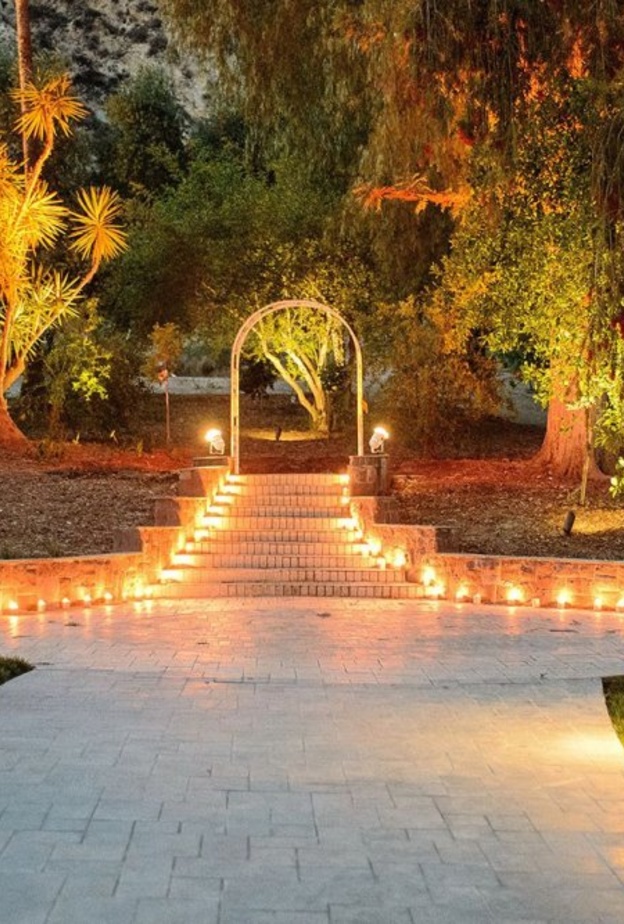  احرصي على اختيار موقع الزفاف الذي يتماشى مع رؤيتك وأفكارك حول موضوع حفل الزفاف