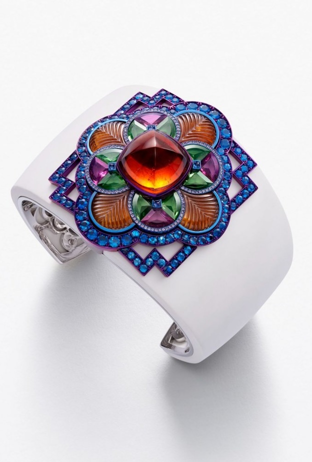 سوار من مجموعة Paradise