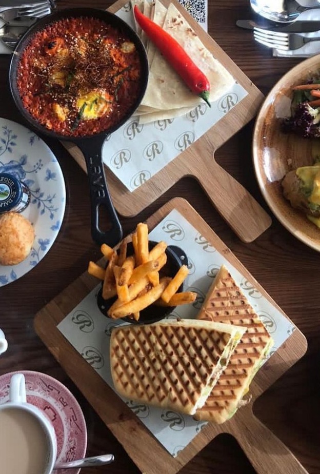 خيارات شهية وطاولة مميزة من أجل الاحتفال بعيد الأب في مطعم ريشو