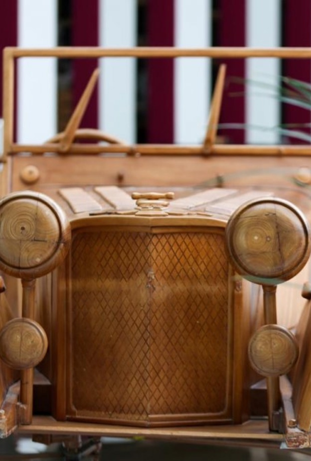 نادي الشارقة للسيارات القديمة.. وجهة مثالية لعشاق السيارات بالإمارات