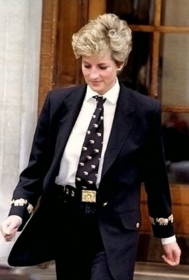 اطلالات الليدي ديانا بالبدلة الرسمية البيضاء
