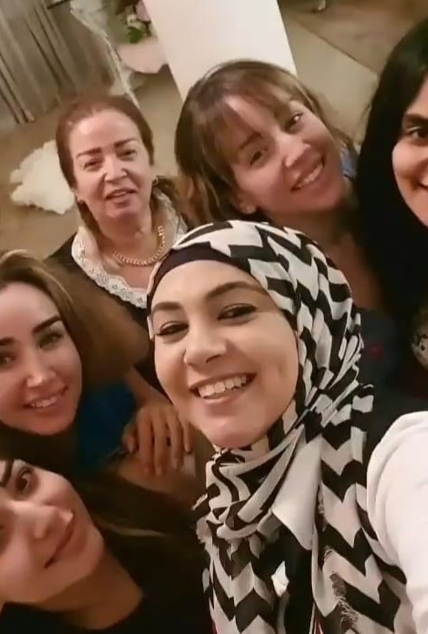 هنا الزاهد مع أسرتها