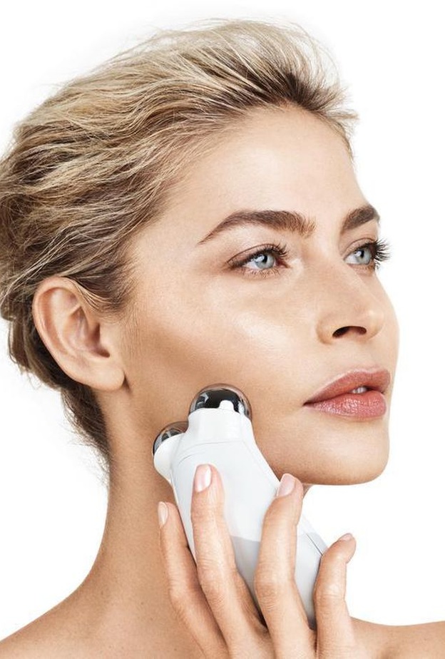 كيف تتم عملية تجديد شباب الجلد وأهم العوامل المساعدة