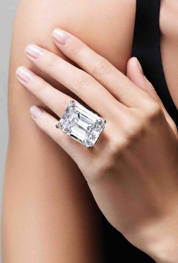  خواتم خطوبة من الألماس بقصة الزمرد