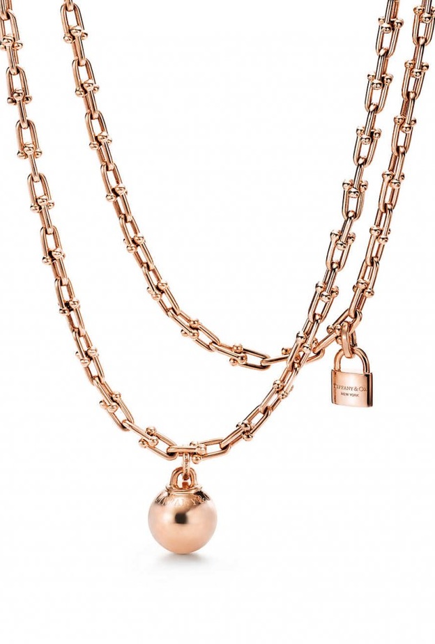  عقد من تيفاني اند كو Tiffany & Co