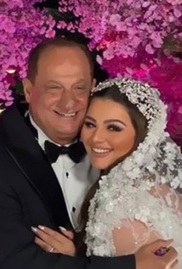  هنادي مهنا مع ابيها في الزفاف