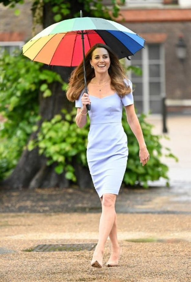 إطلالة كيت ميدلتون الصيفية بدت ساحرة بفستان Dee الميدي من ماركة LK Bennett