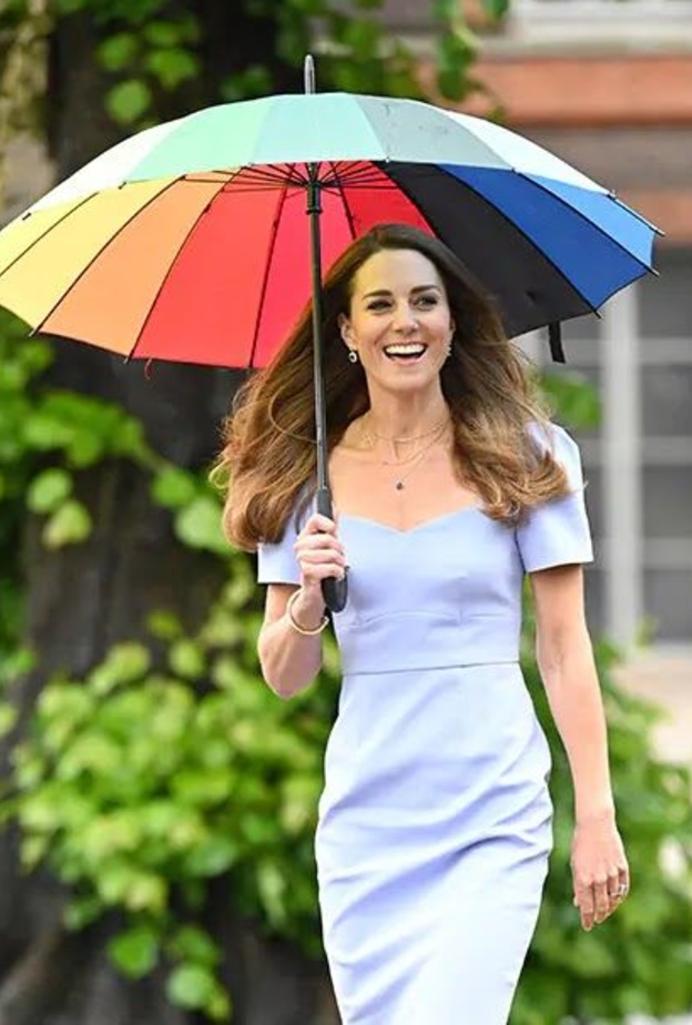 كيت ميدلتون تتحدى الأمطار من أجل مهمة رسمية جديدة في لندن