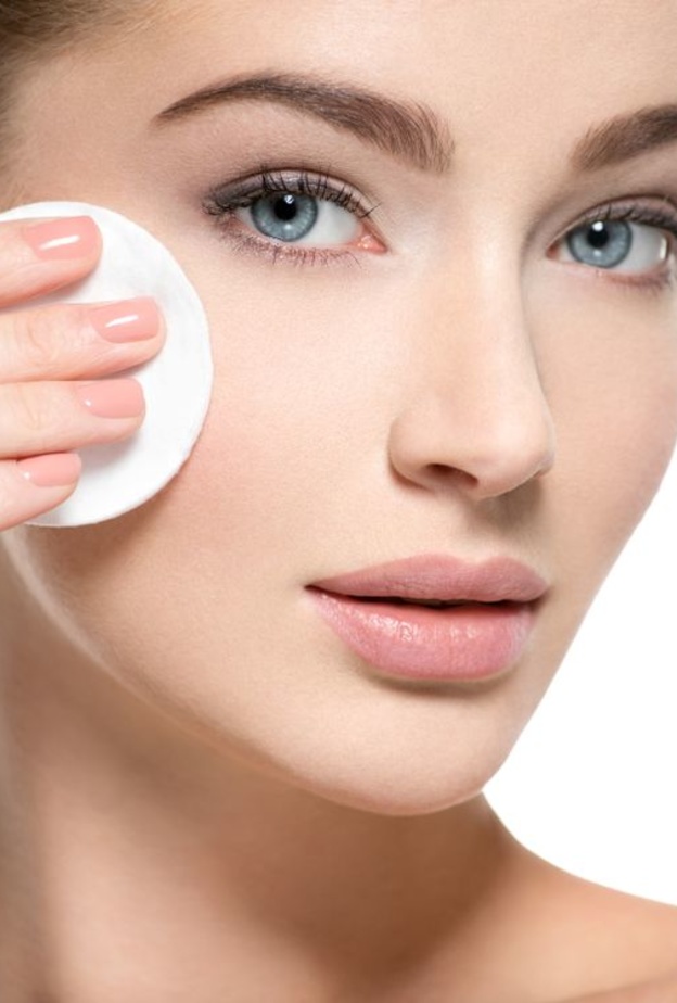  طريقة عمل مزيل مكياج طبيعي من زيت اللوز والبندق