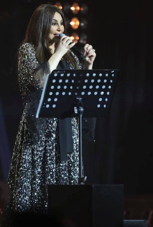 اطلالة النجمة اليسا وفي غاية الاناقة يفستان مطرز وفاخر بتوقيع Elie Saab