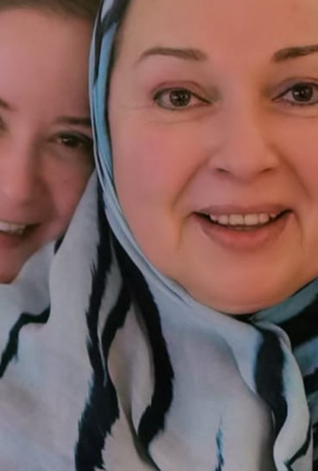 مي نور الشريف وخالتها نورا