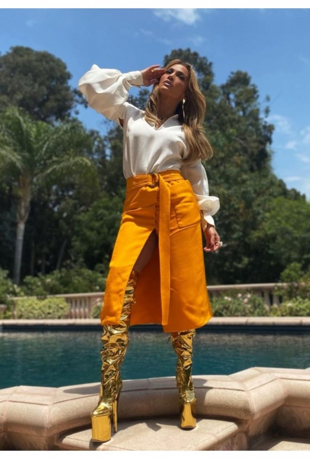  اطلالة عصرية اعتمدتها جينيفر لوبيز