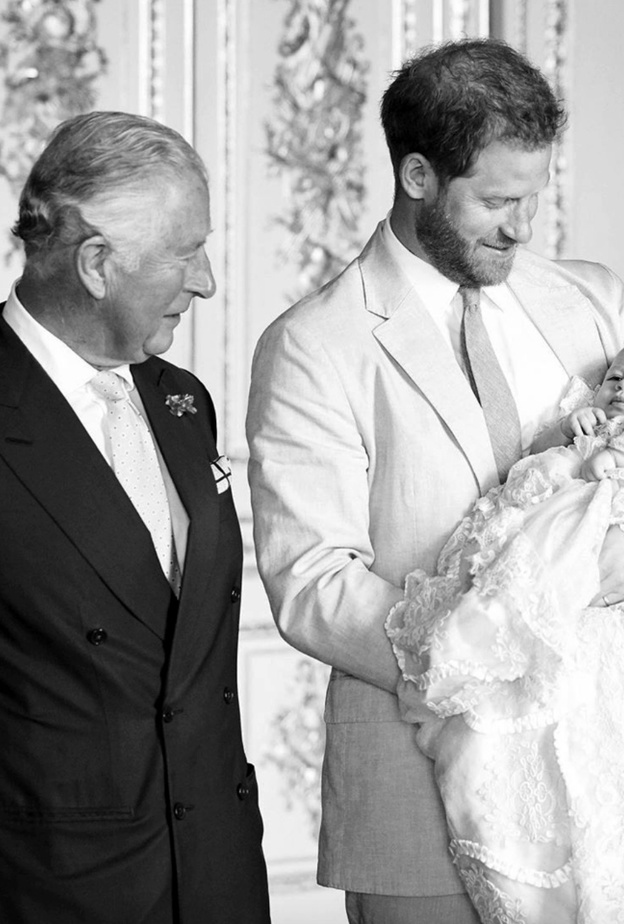 الأمير تشارلز لن يسمح لحفيده أرشي بأن يصبح أميرا