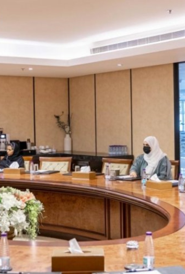 السيدة لينا القحطاني تناقش مبادرة سفراء لـ تمكين المرأة