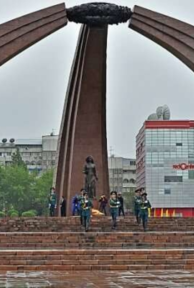 ساحة النصر في بيشكيك Victory Square, Bishkek