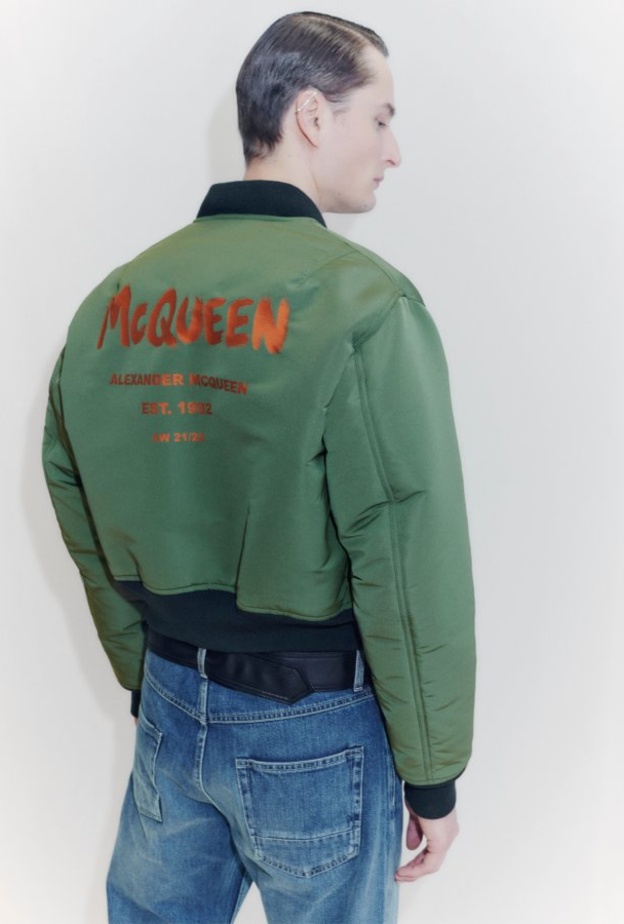 تشكيلة ألكسندر ماكوين من الأزياء الرجالية خريف وشتاء 2021