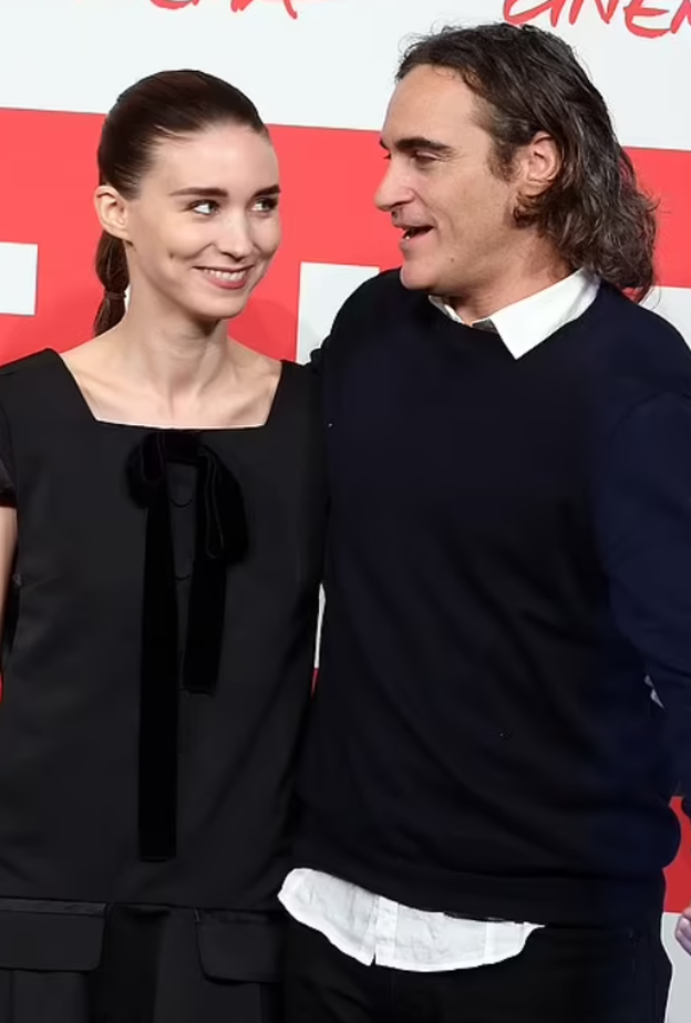 واكين فينيكس وروني مارا