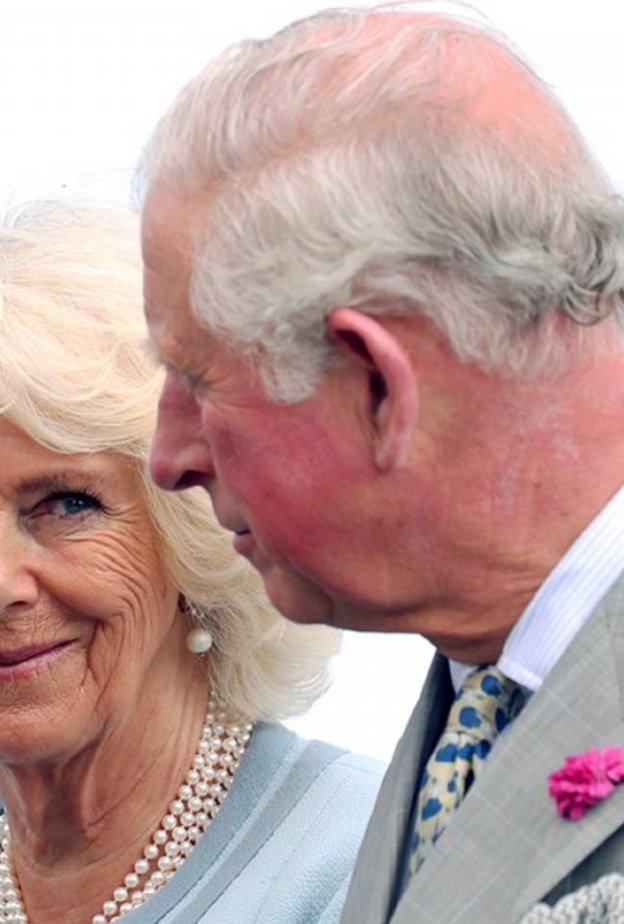 الأمير تشارلز ودوقة كورنوال يتذكران والديهما بصور مؤثرة في يوم عيد الأب