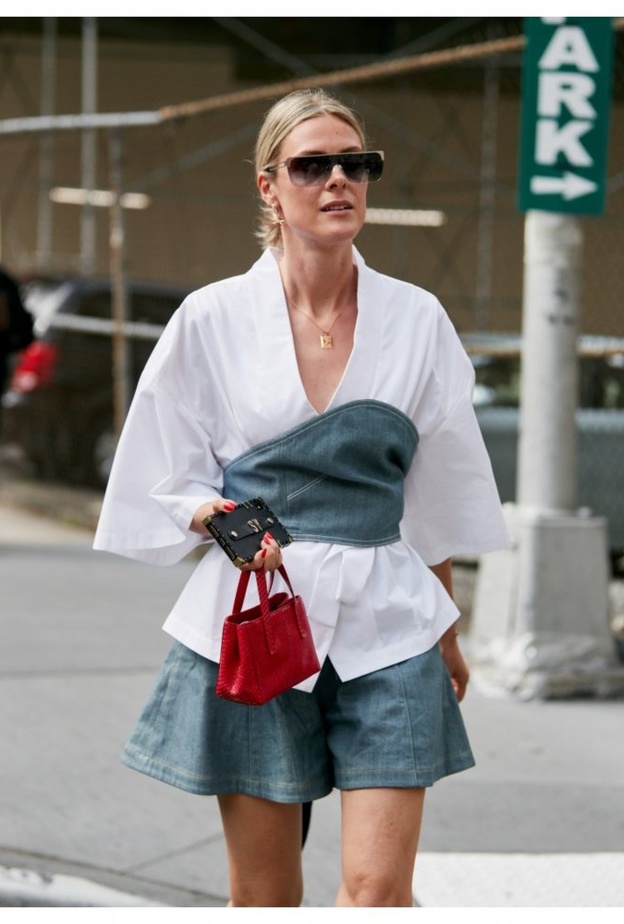 طرق تنسيق التنانير الجينز بشكل عملي