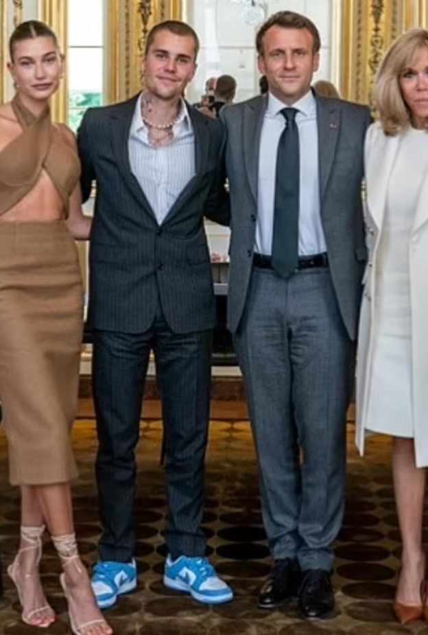 الرئيس الفرنسي  إيمانويل ماكرون وزوجته وجاستن بيبر و هايلي بيبر