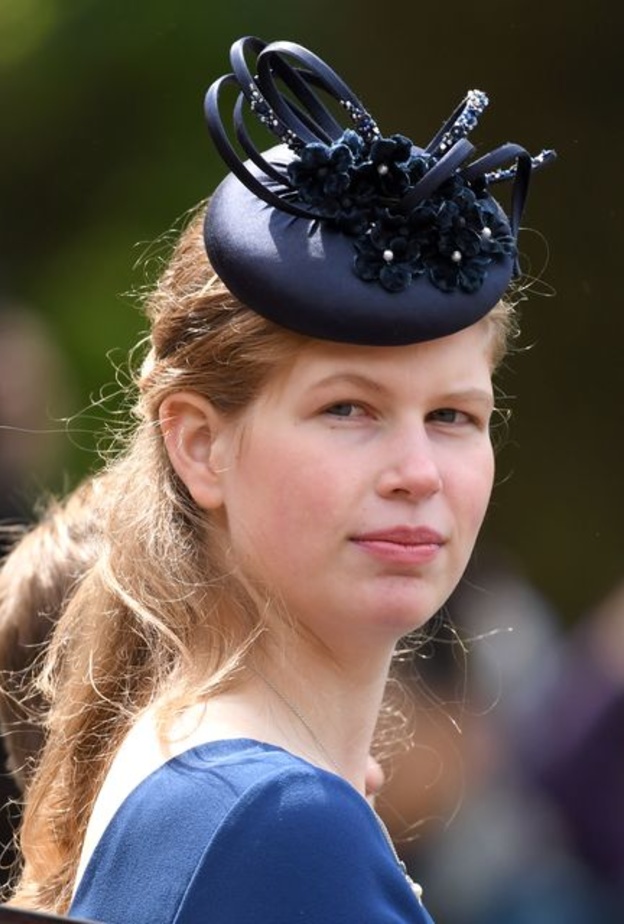 ما هي التطورات الصحية لـ الليدي لويز حفيدة الملكة إليزابيث الثانية؟