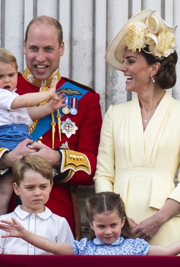  ملكة بريطانيا تهنئ الأمير وليام تويتر