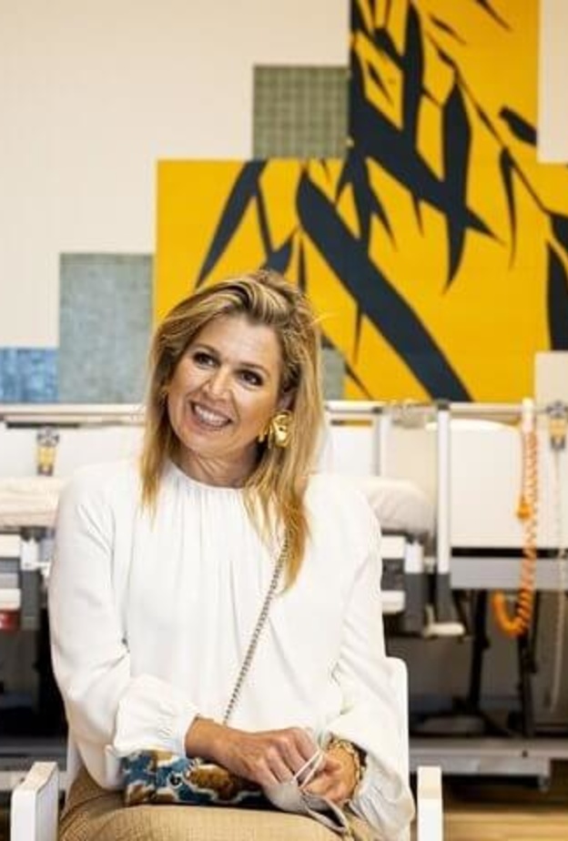 بإطلالة أنيقة.. تعرفي على أزياء الملكة ماكسيما في آخر جولة لها