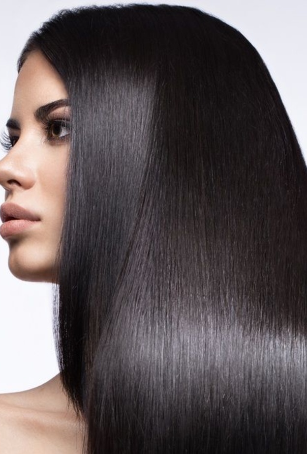 كيفية الحصول على شعر لامع في الصيف