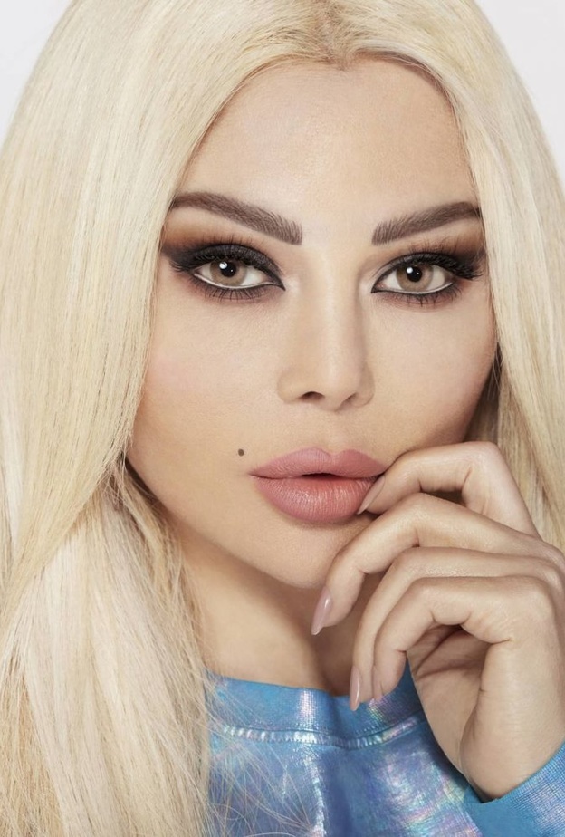 كيف تتغير ملامح النجمات العرب بين الشعر الداكن والشعر الأشقر