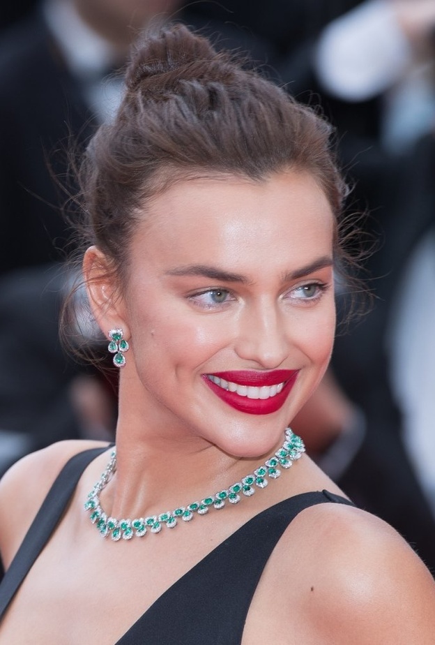 إطلالات جمالية ملفتة مستوحاة من نجمات عالميات خطفن الأضواء مؤخرا 2021