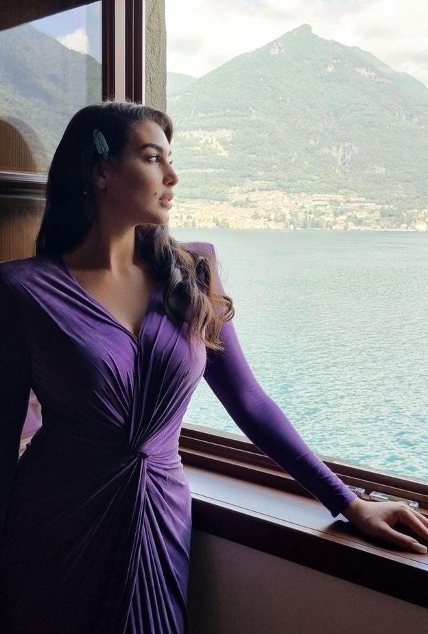 اطلالات ياسمين صبري بالفستان البنفسجي من حسابها على انستغرام