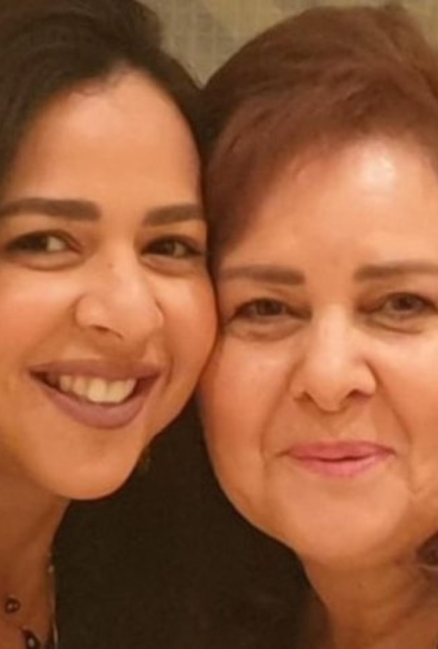 ايمي سمير غانم ووالدتها دلال عبد العزيز